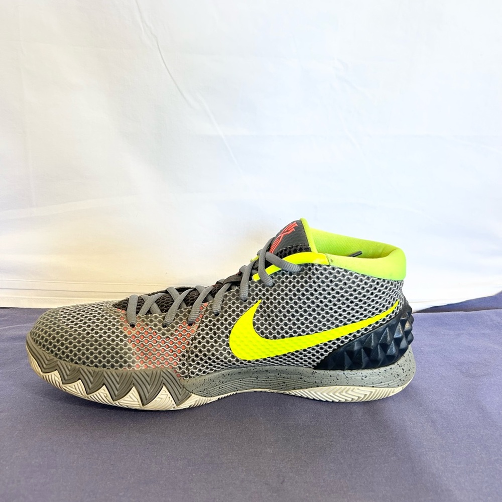 Nike Kyrie 1 Grey/Green size 10.5 *RARE* MEN’S BASKETBALL SHOES - Picture 4 of 9